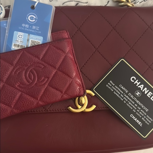 Chanel Red Leather Shoulder Bag with Gold Chain - Picture 13 of 17